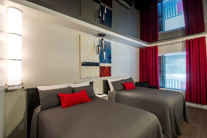 Room 8 of 40