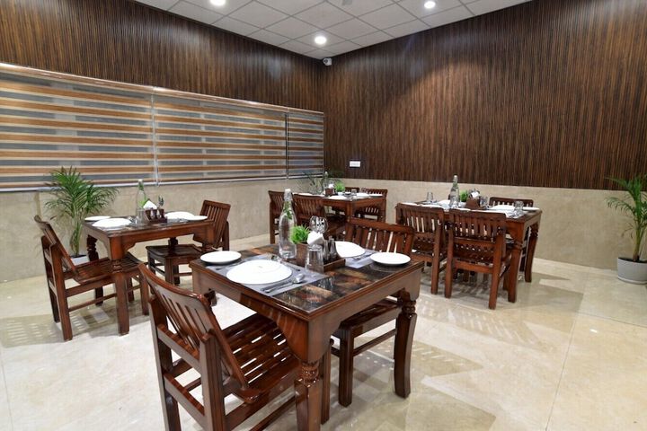 Dining 17 of 29
