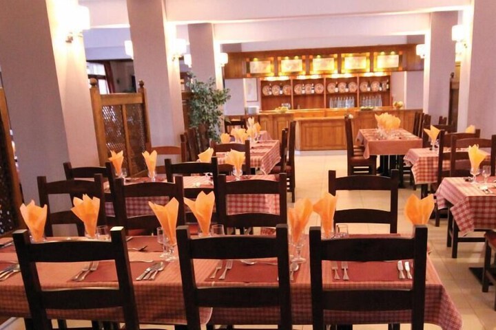 Dining 9 of 15