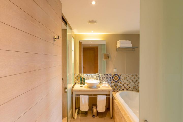 Room 72 of 152