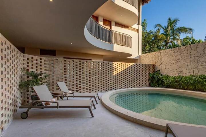 Pool 53 of 70