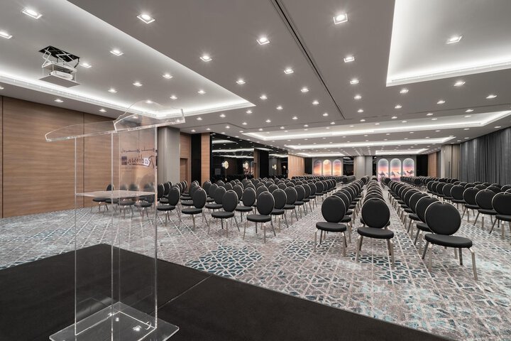 Ballroom/Hall 84 of 120
