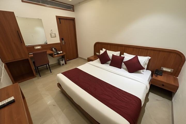 Room 9 of 31