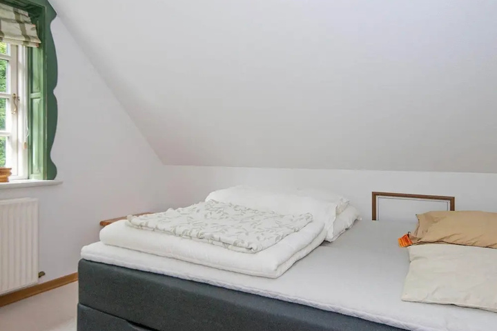 Room 2 of 15