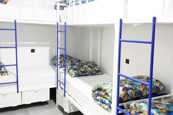 Room 3 of 27
