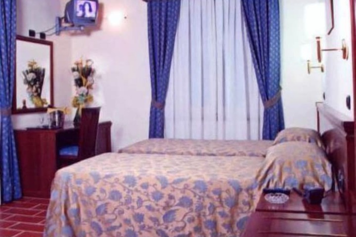 Room 14 of 68