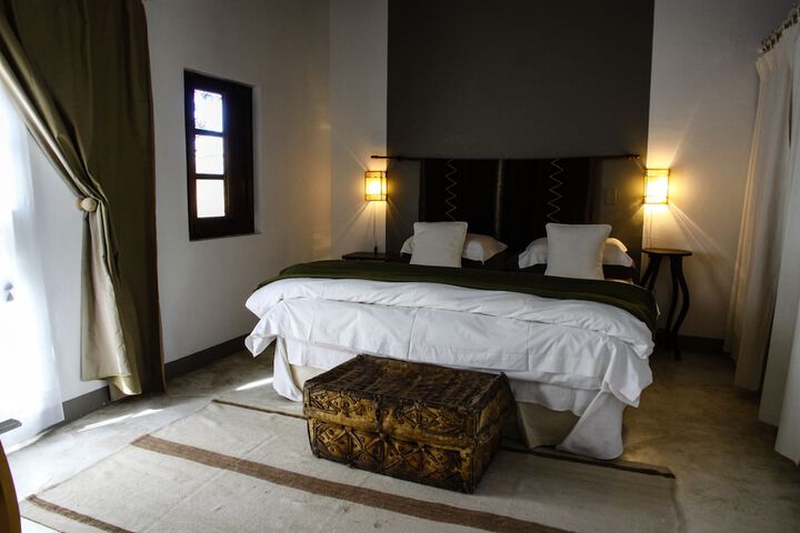 Room 6 of 98
