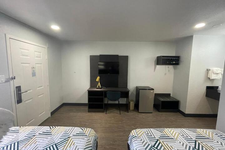2 Double Beds (15 of 29)