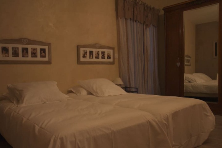Room 5 of 37