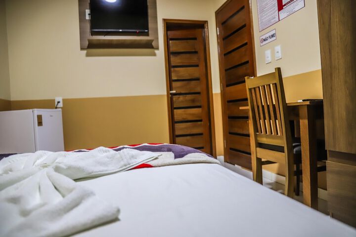 Room 8 of 17