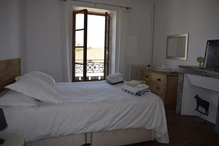 Room 5 of 11
