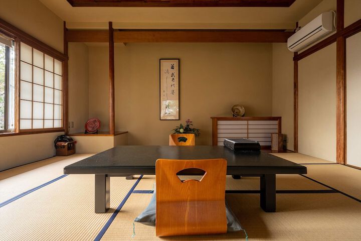 Room 18 of 246