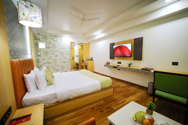 Room 7 of 16