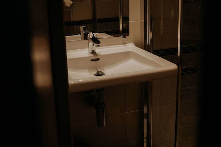 Room 46 of 148