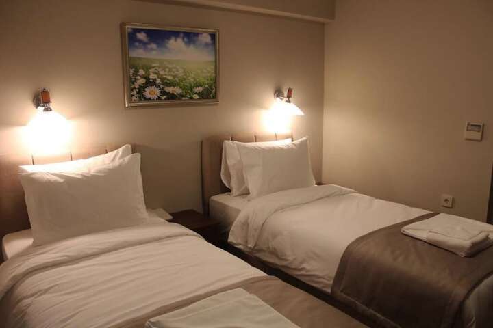 Room 16 of 25
