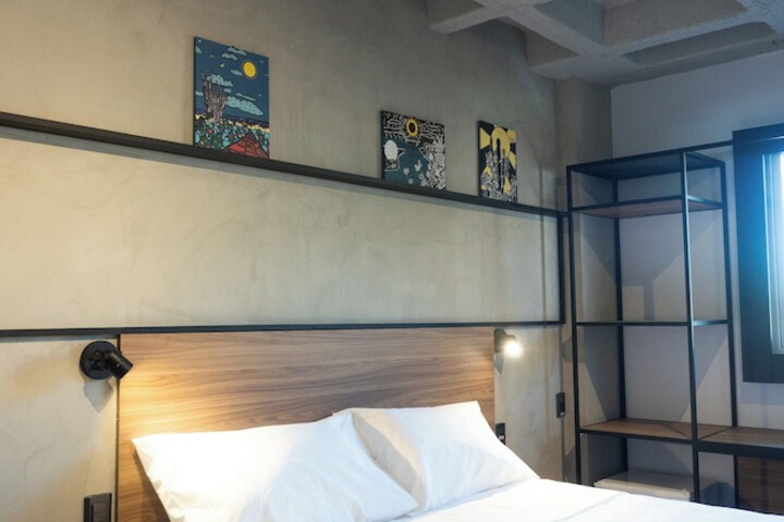 Room 16 of 122