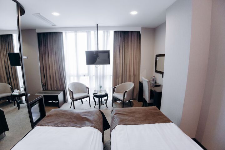 Room 57 of 342