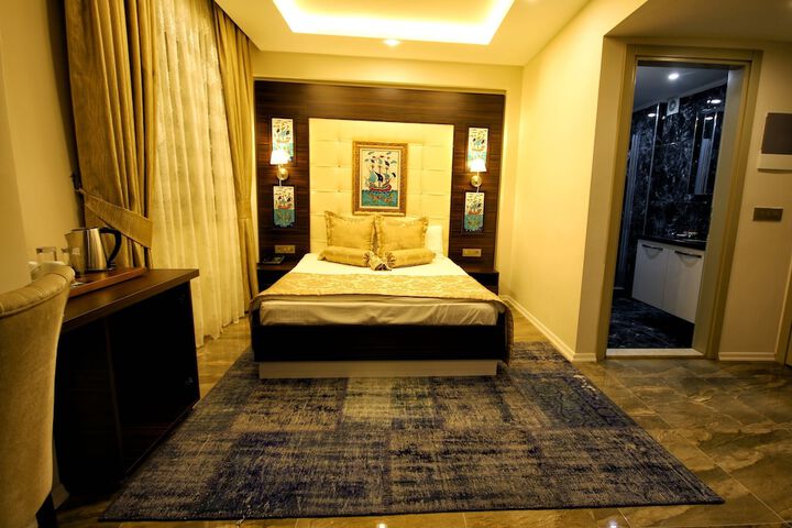 Room 10 of 50