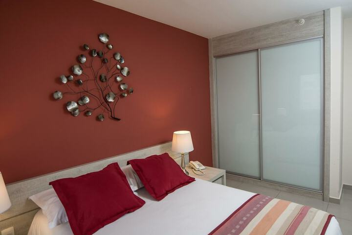 Room 12 of 33