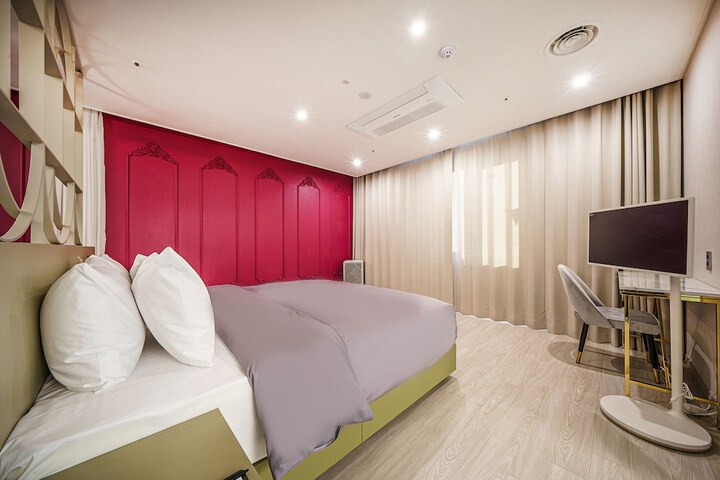 Room 16 of 94
