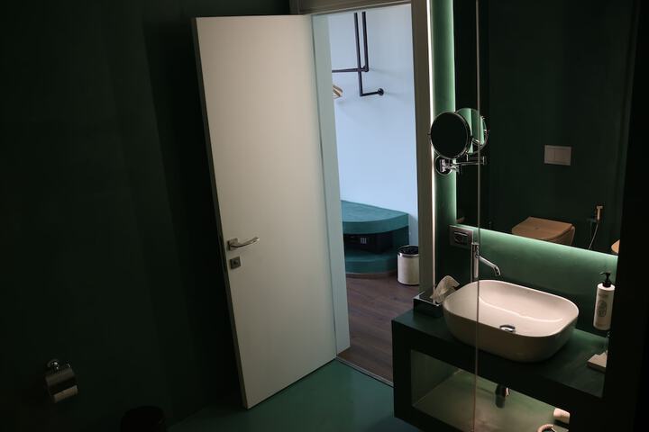 Room 13 of 42