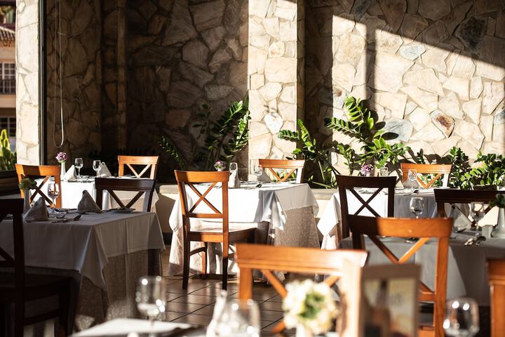 Dining 55 of 68