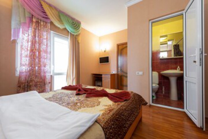 Room 32 of 47