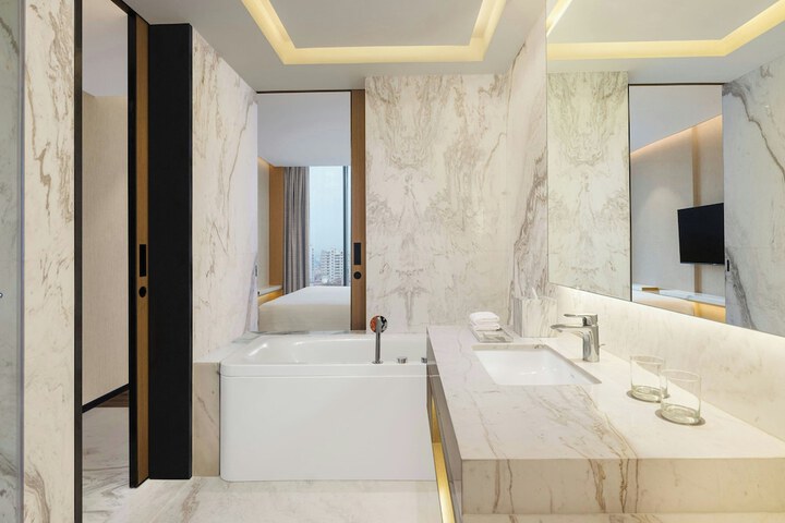 Room 10 of 28