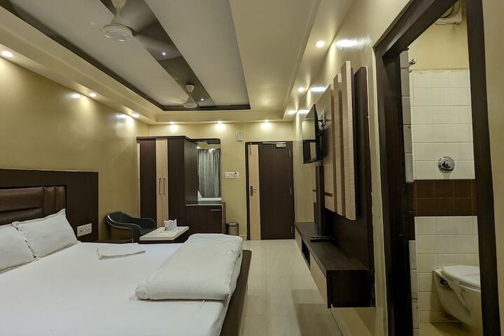 Room 8 of 150
