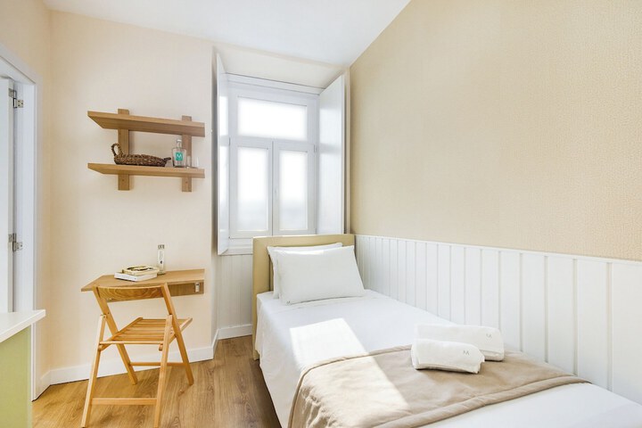 Room 8 of 49