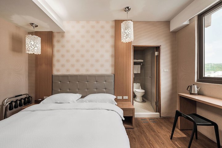 Room 33 of 65