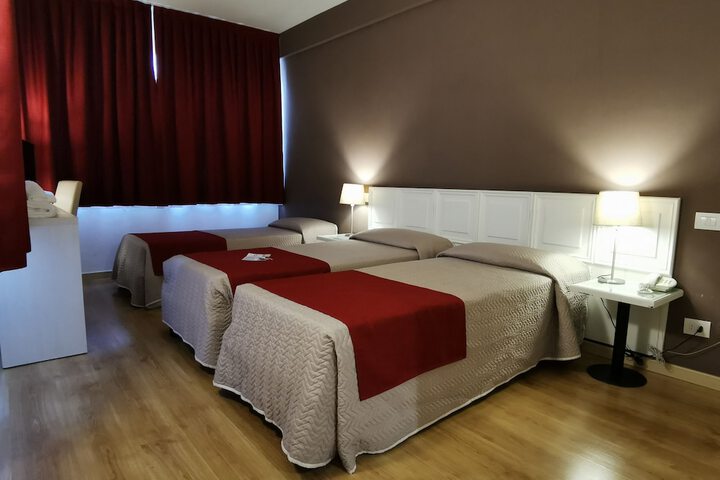 Room 26 of 76