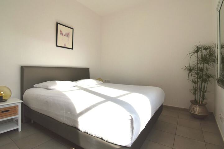 Room 2 of 309