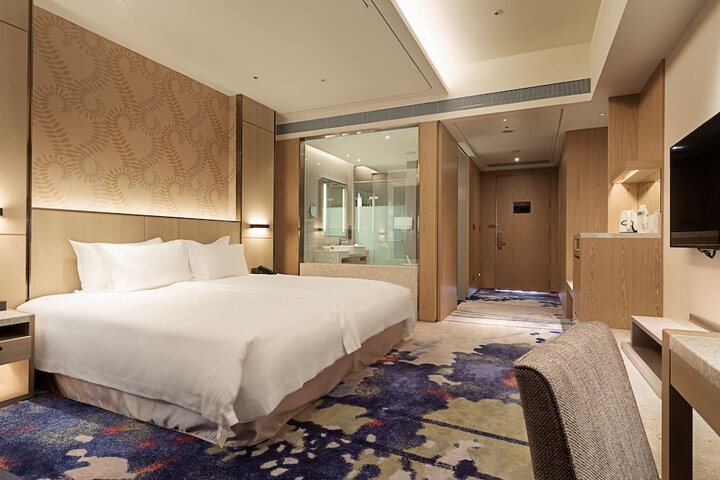 Room 26 of 82