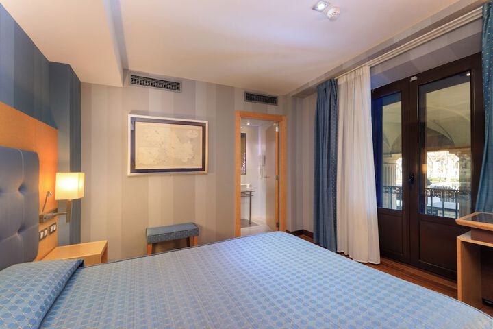 Room 6 of 73