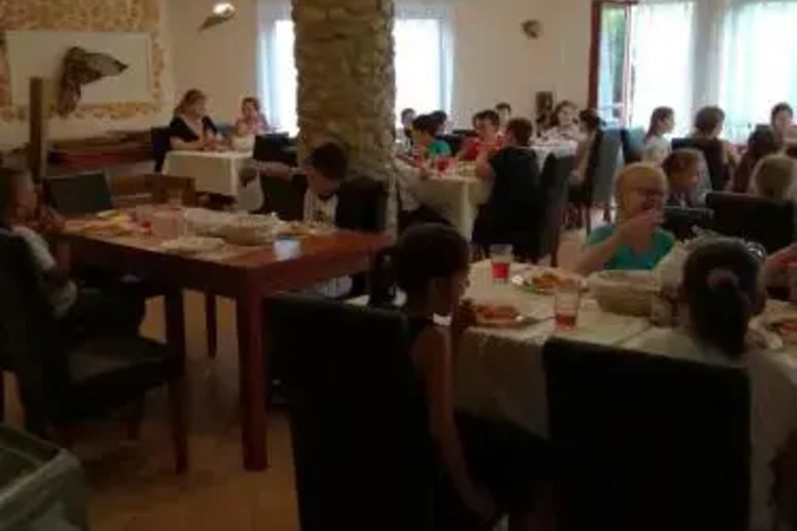 Dining 6 of 9