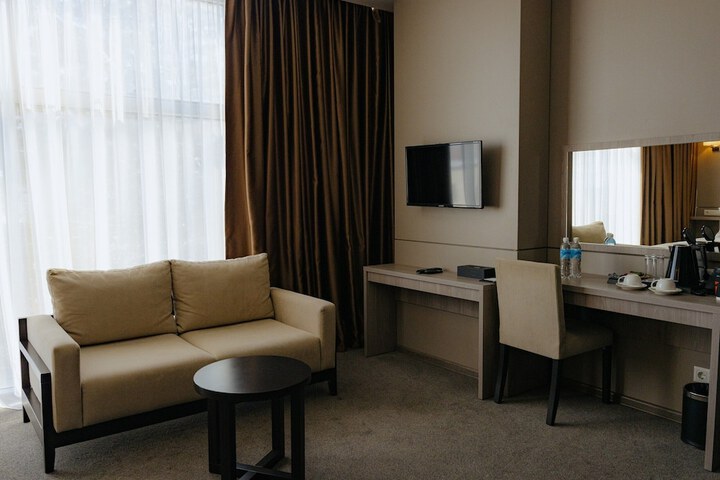 Room 27 of 80