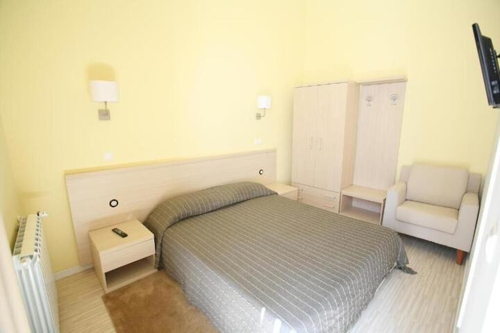 Room 5 of 38