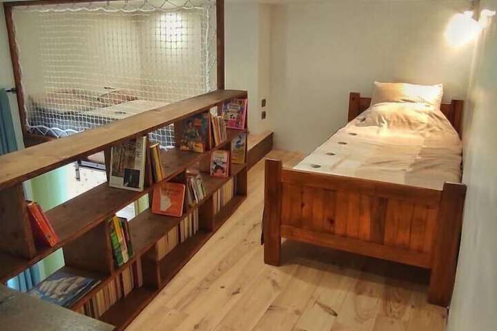 Room 10 of 14