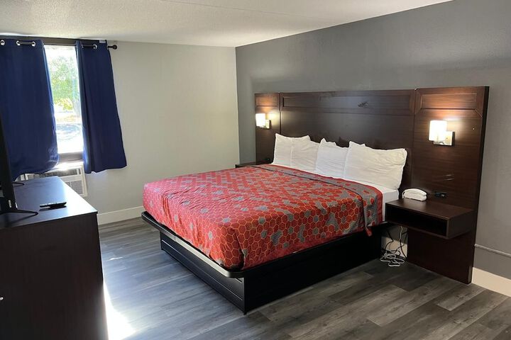 Room 4 of 11