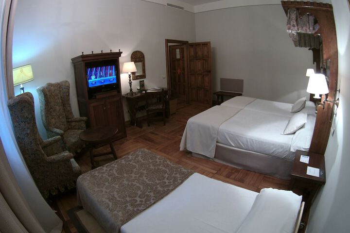 Room 10 of 68