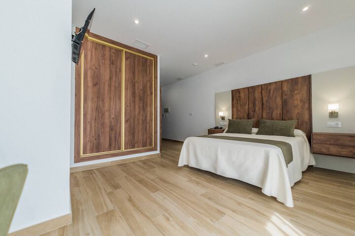 Room 28 of 63