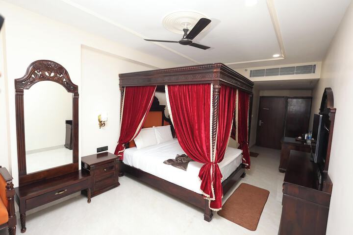 Room 72 of 136
