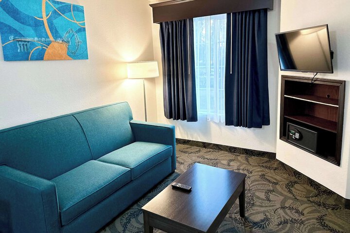 1 Queen Bed Efficiency Suite (45 of 54)