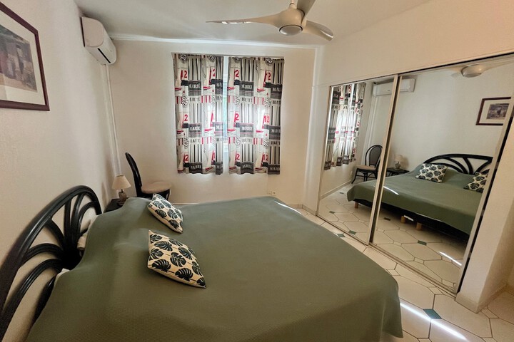 Room 40 of 196