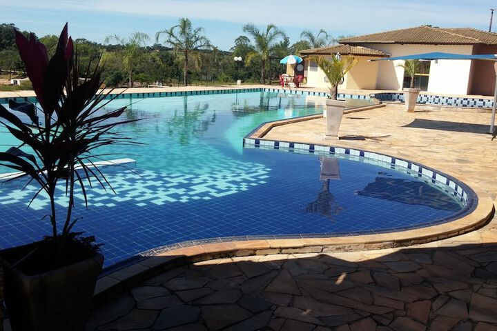 Pool 14 of 28