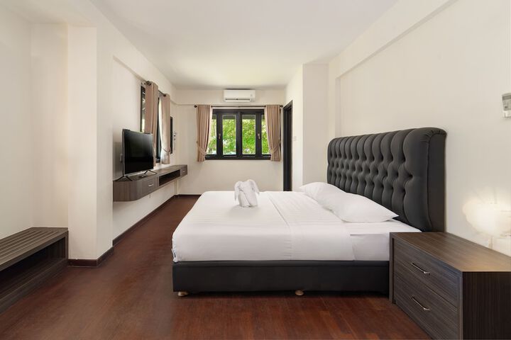 Room 12 of 126
