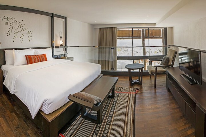 Room 12 of 318
