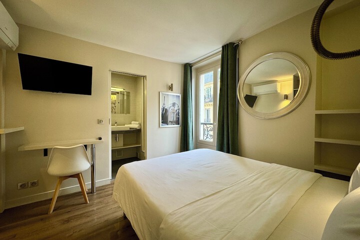 Room 52 of 65