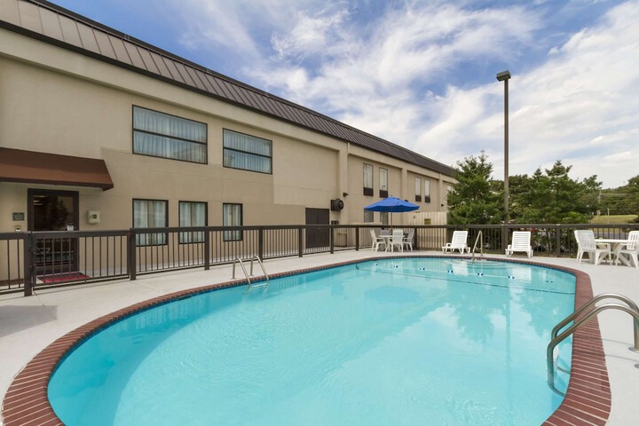Hotel with Pool